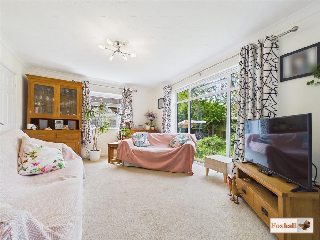 Property photo 3 of 19 Lounge