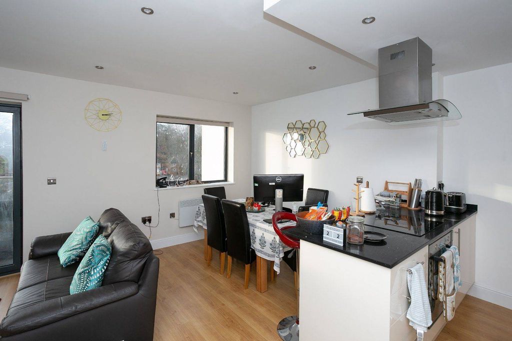 Property photo 1 of 9