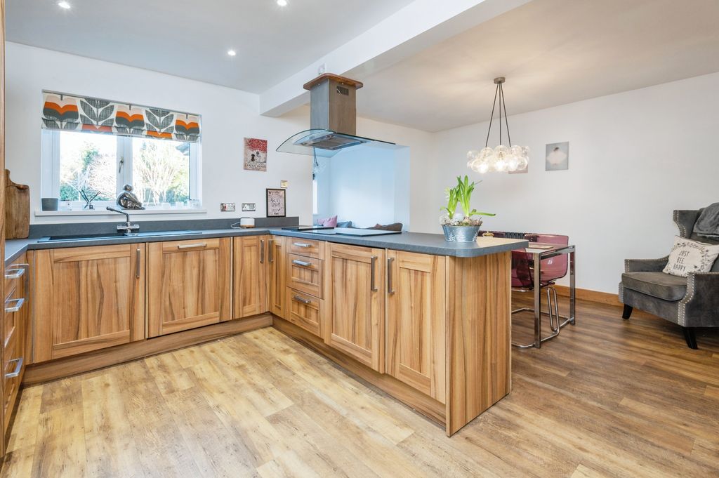 Property photo 3 of 19 Kitchen/Dining Area