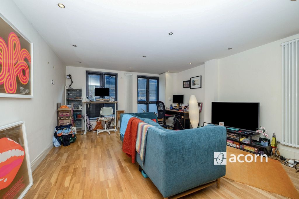 Property photo 1 of 10 Living Room (2)