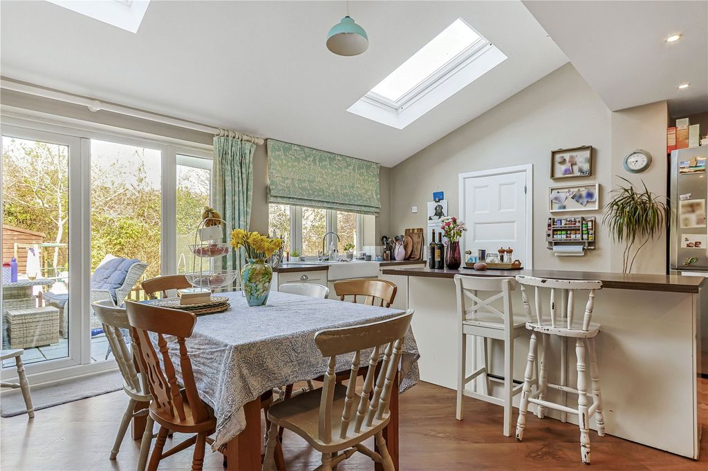 Property photo 3 of 19 Kitchen