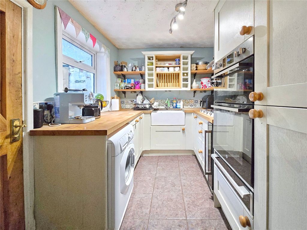 Property photo 2 of 16 Kitchen