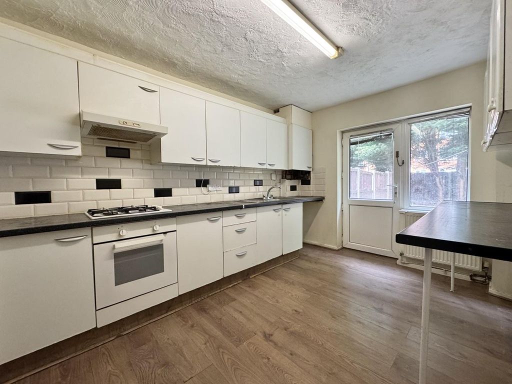 Property photo 2 of 14 Kitchen