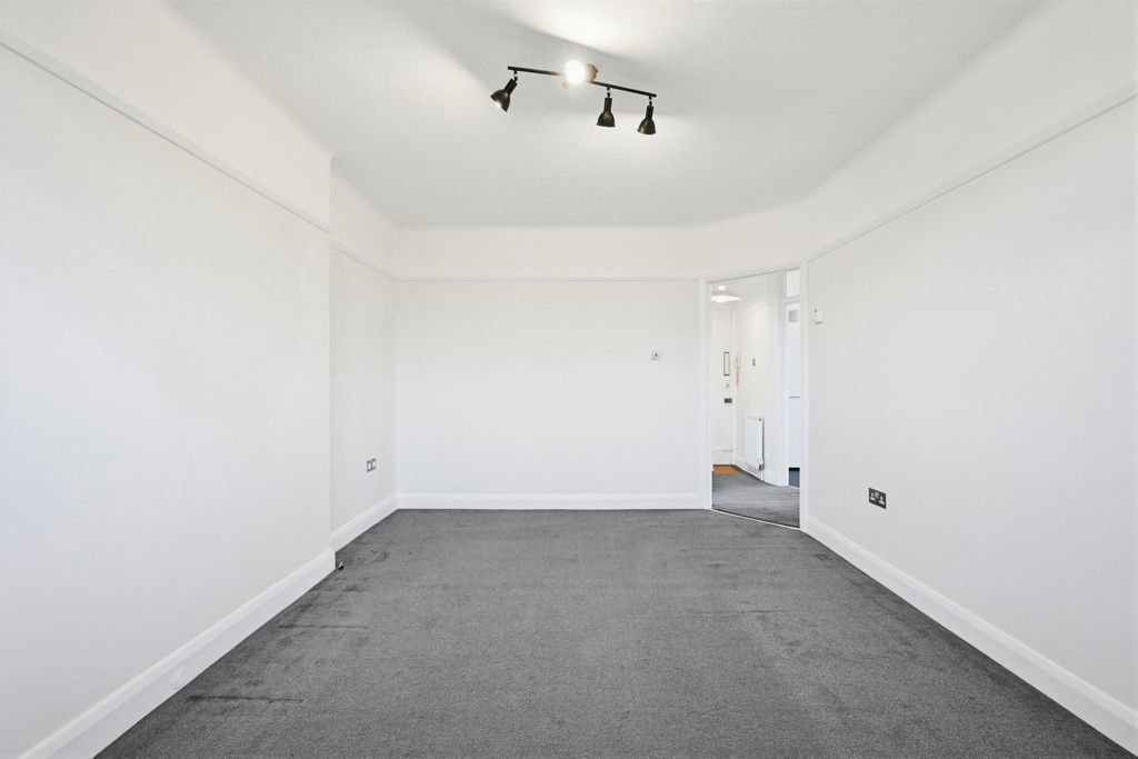 Property photo 2 of 7 Image