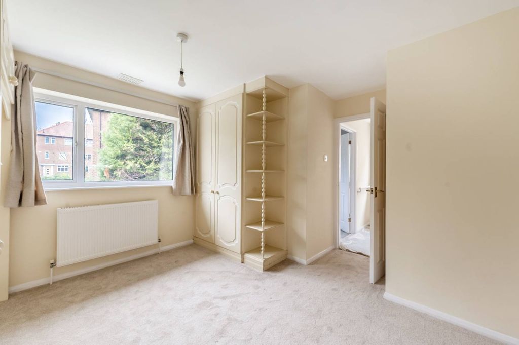 Property photo 3 of 12