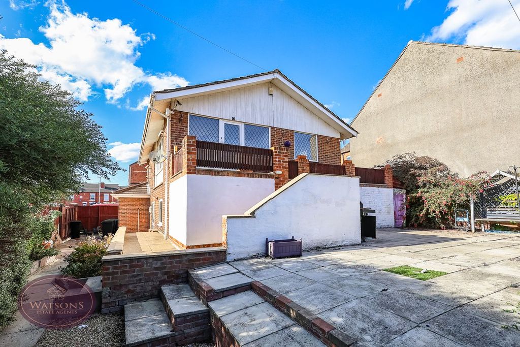 Property photo 2 of 27