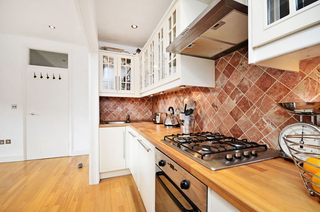 Property photo 2 of 23