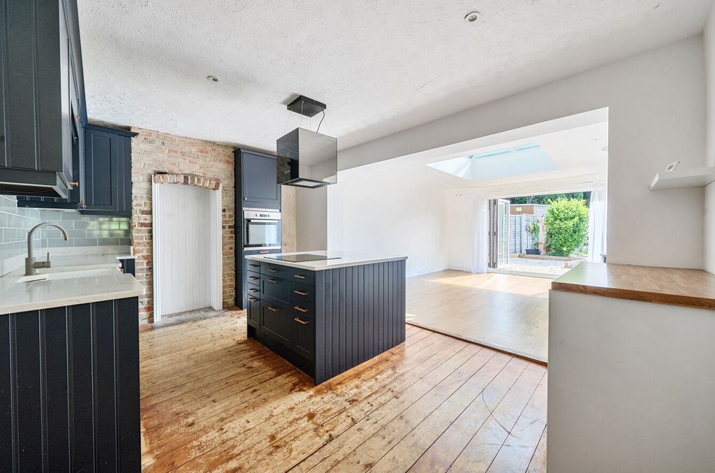 Property photo 2 of 12 1327892-19-68776A...