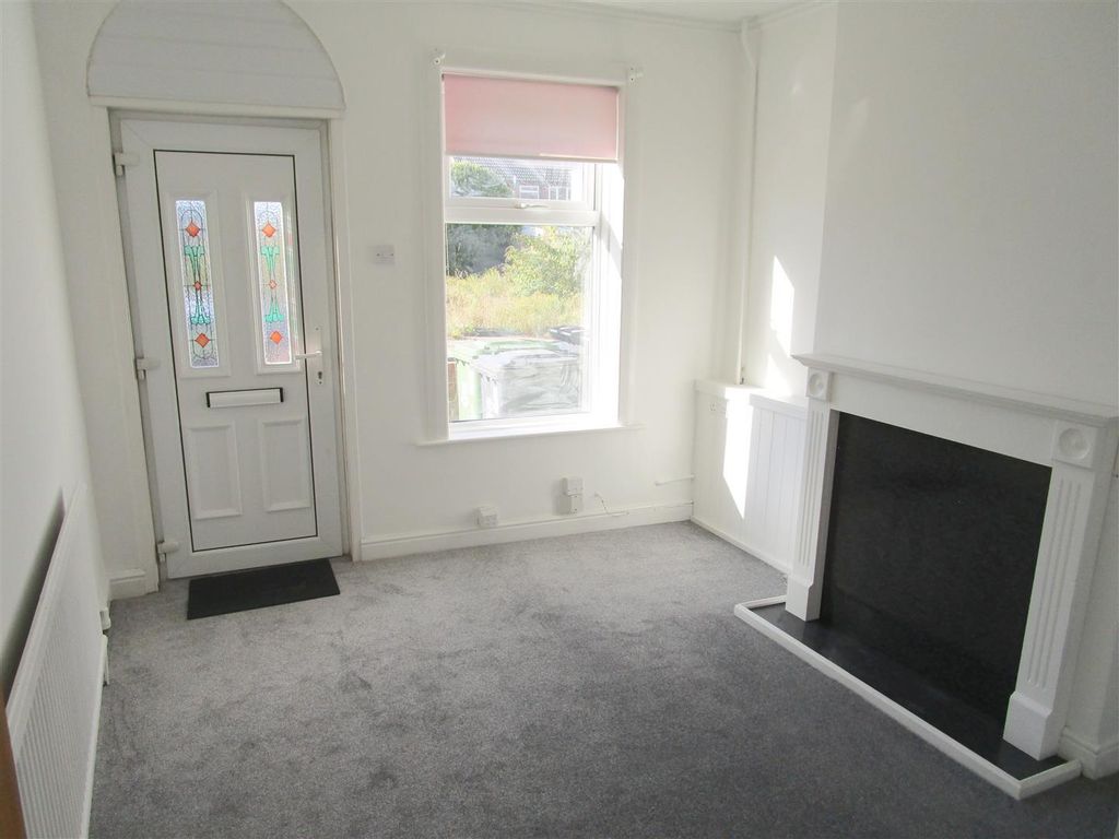 Property photo 2 of 9 9 Alpha Rd Lounge.Jpg