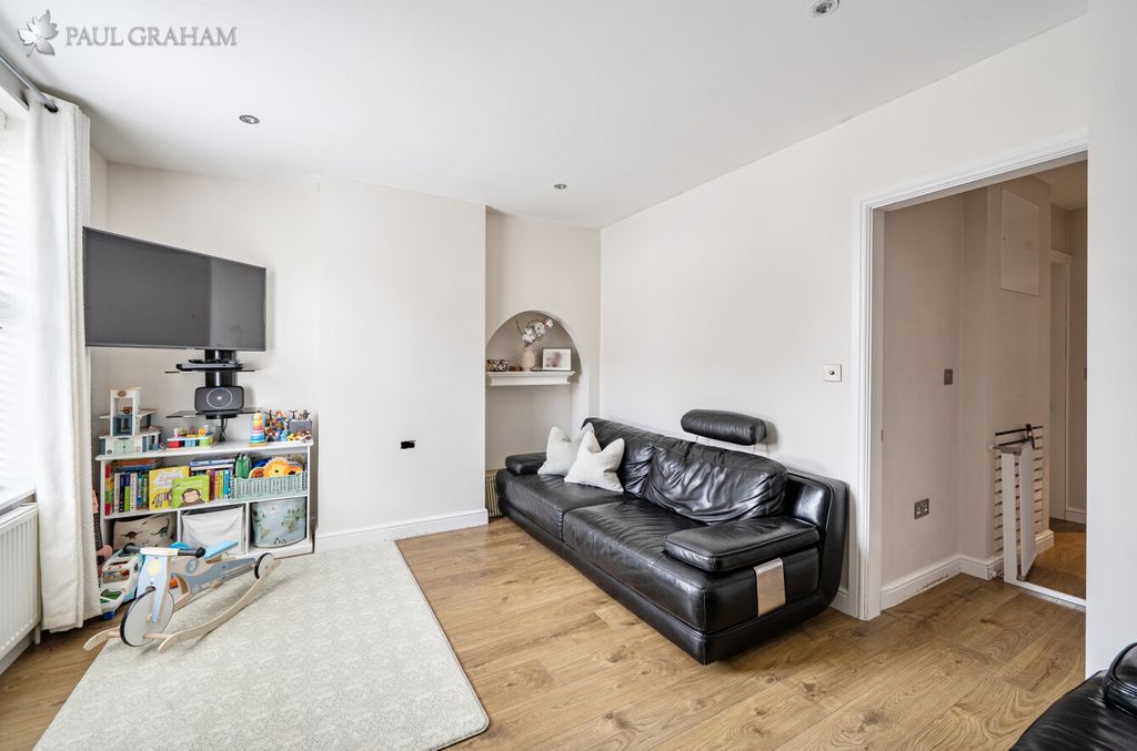 Property photo 3 of 16