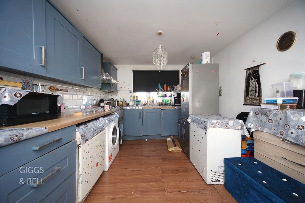 Property photo 2 of 11 5532451