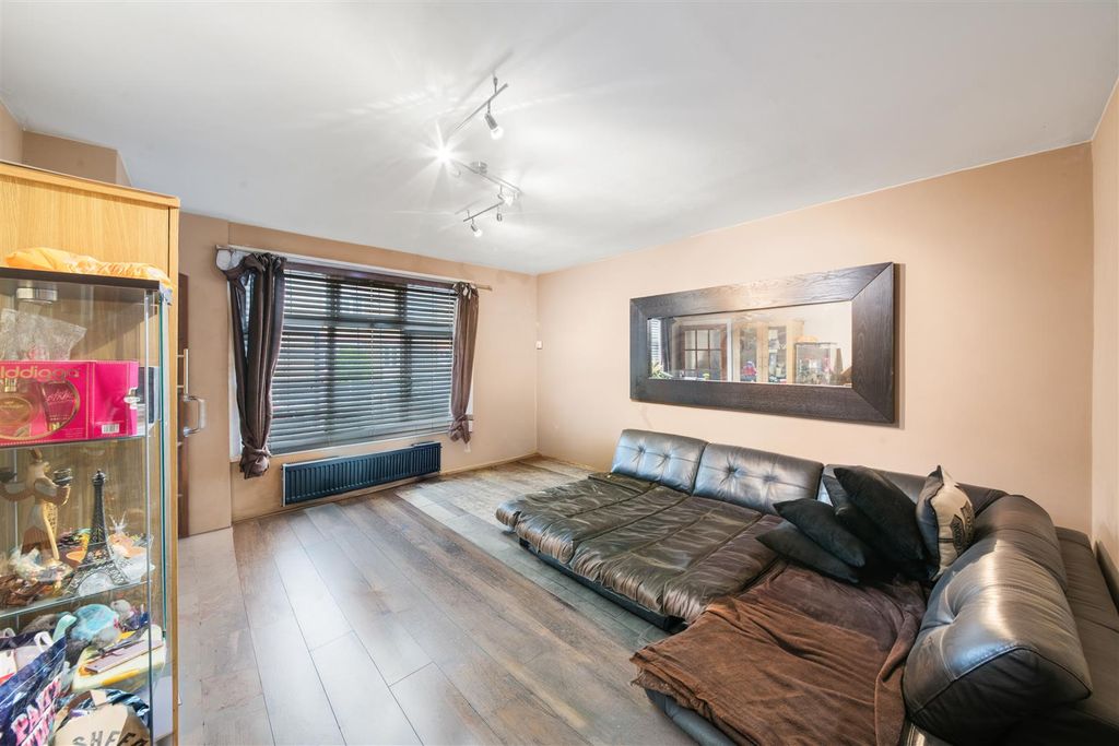 Property photo 1 of 5