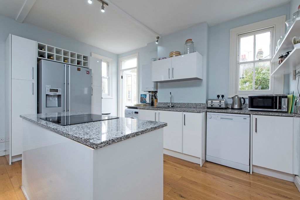 Property photo 2 of 23 Photo 16