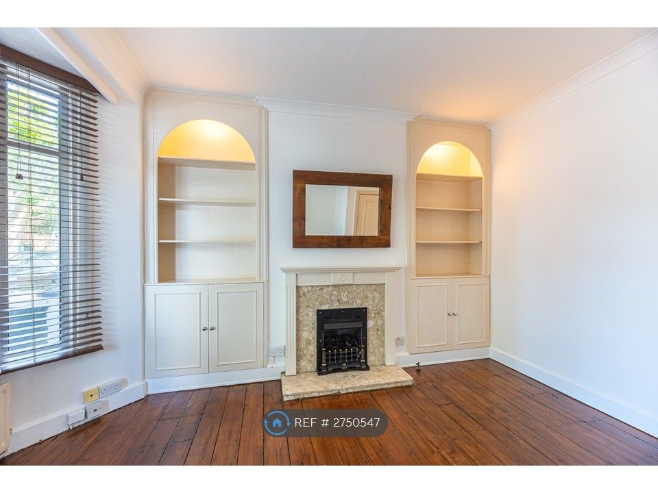 Property photo 3 of 16 Living Room