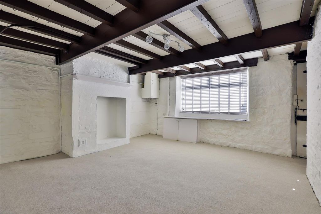 Property photo 3 of 10 7-396A1028.Jpg