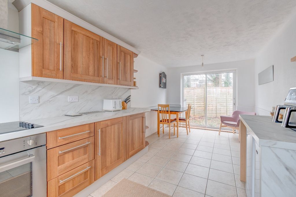 Property photo 2 of 16 Picture No. 12