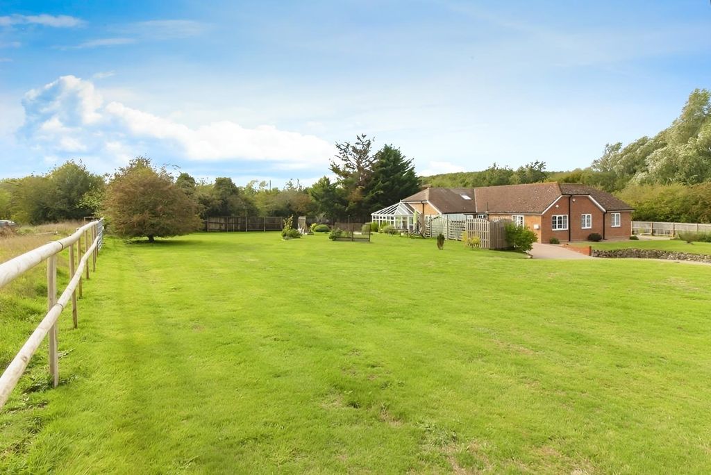 Property photo 2 of 23