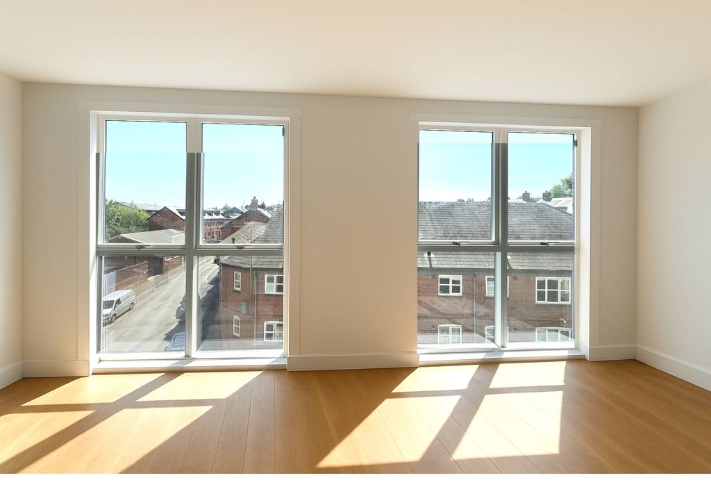 Property photo 2 of 32