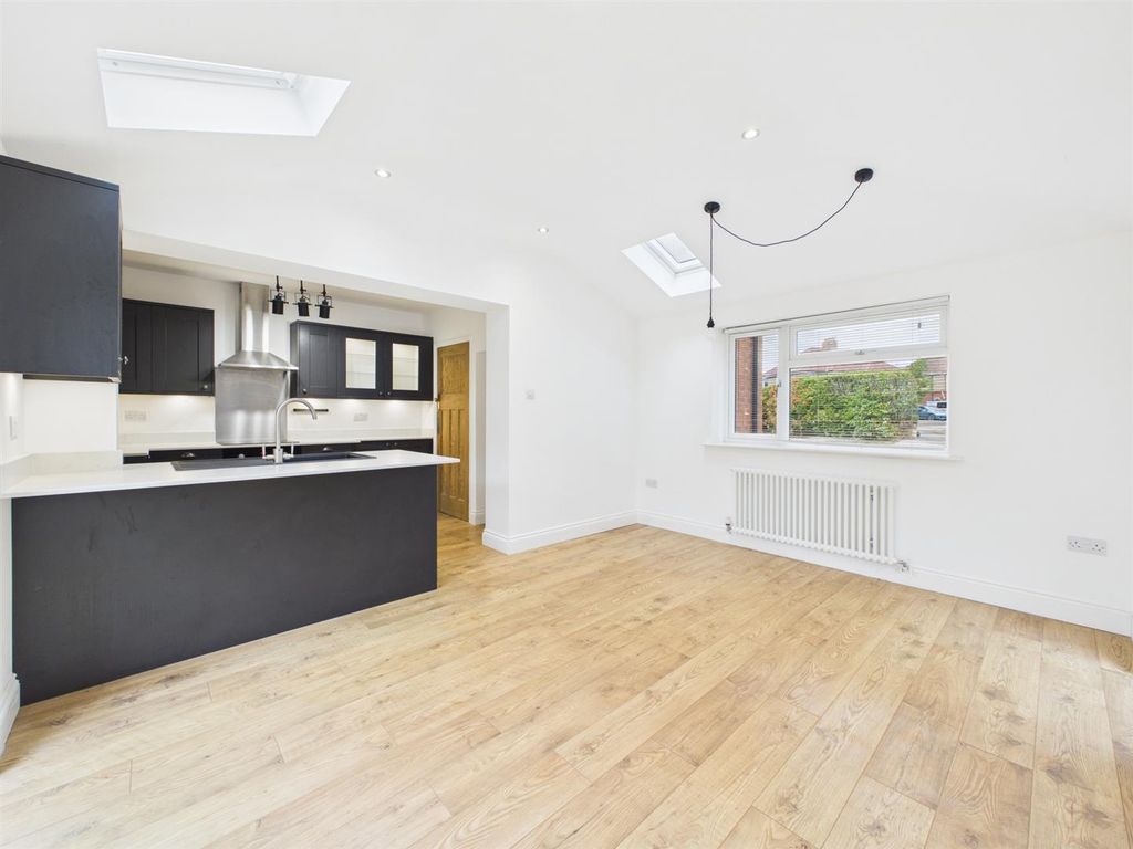 Property photo 2 of 25