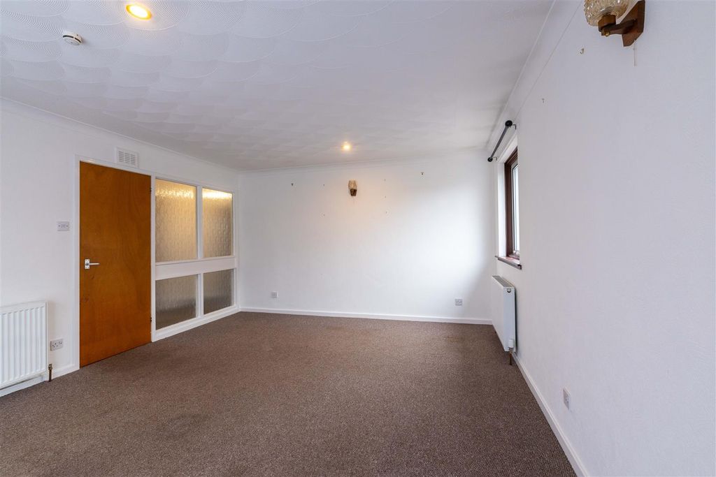 Property photo 3 of 18 S003.Jpg