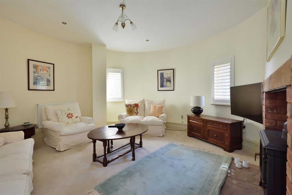 Property photo 2 of 38