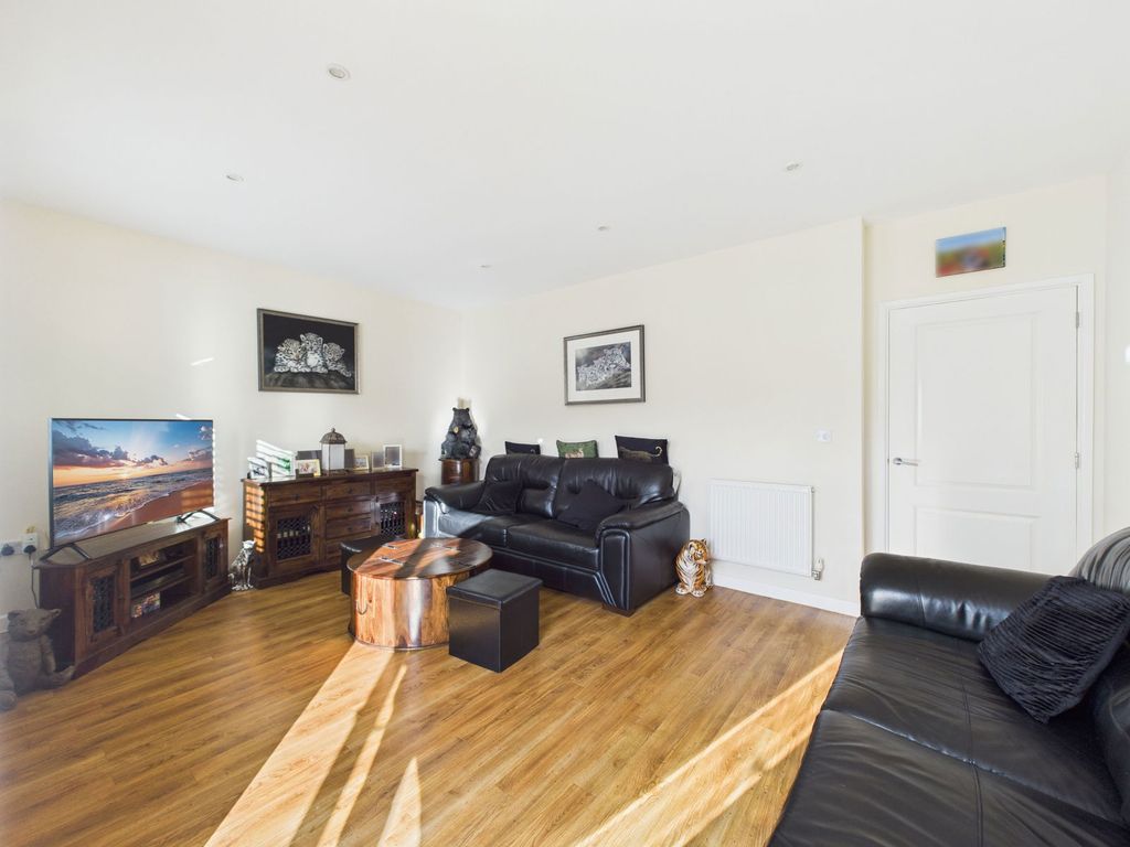 Property photo 2 of 23