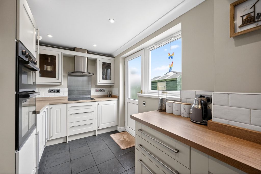 Property photo 2 of 15 Kitchen