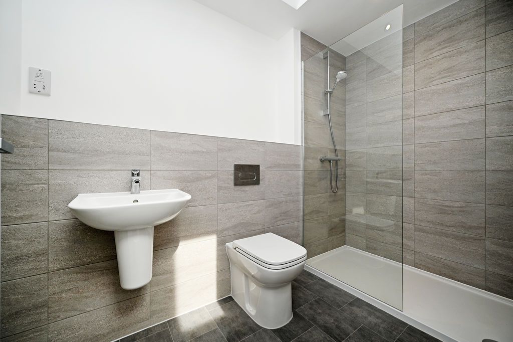 Property photo 3 of 34 En-Suite