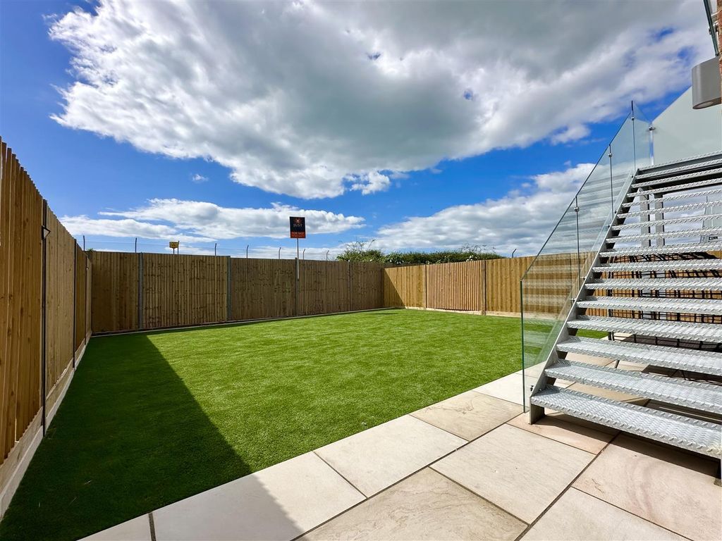 Property photo 3 of 18