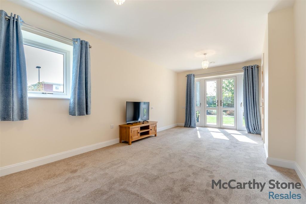 Property photo 2 of 20 8664133-Interior05.Jpg