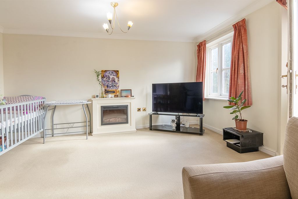 Property photo 3 of 28