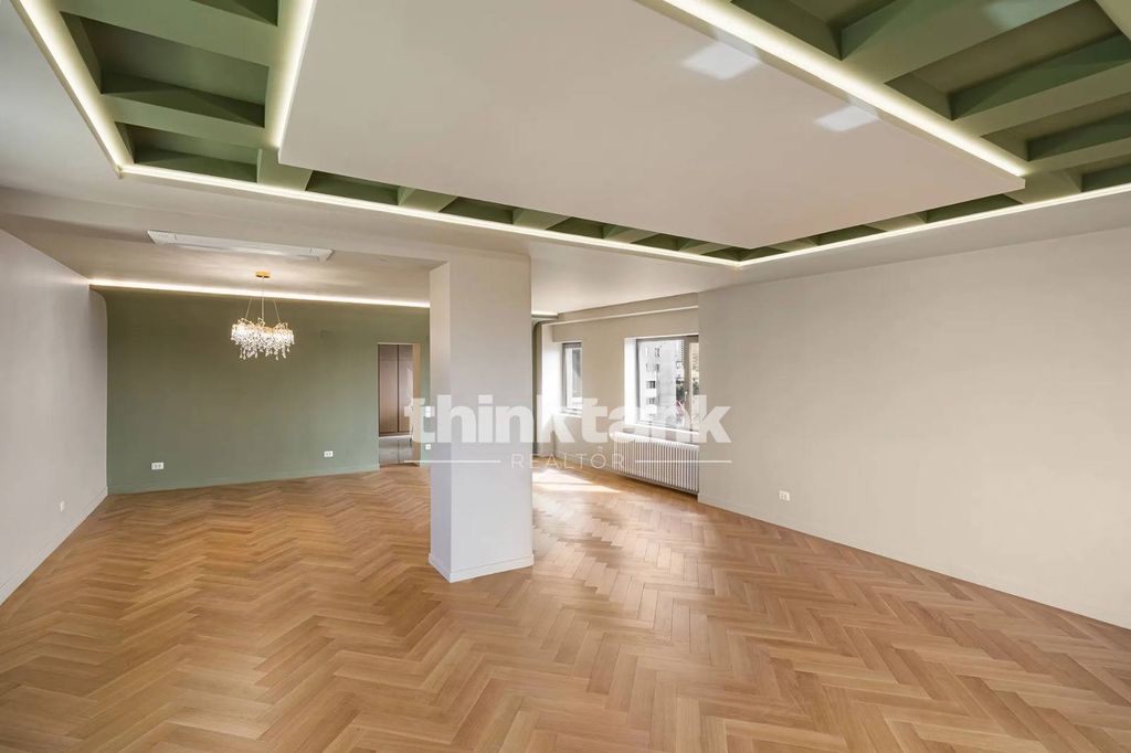 Property photo 2 of 34