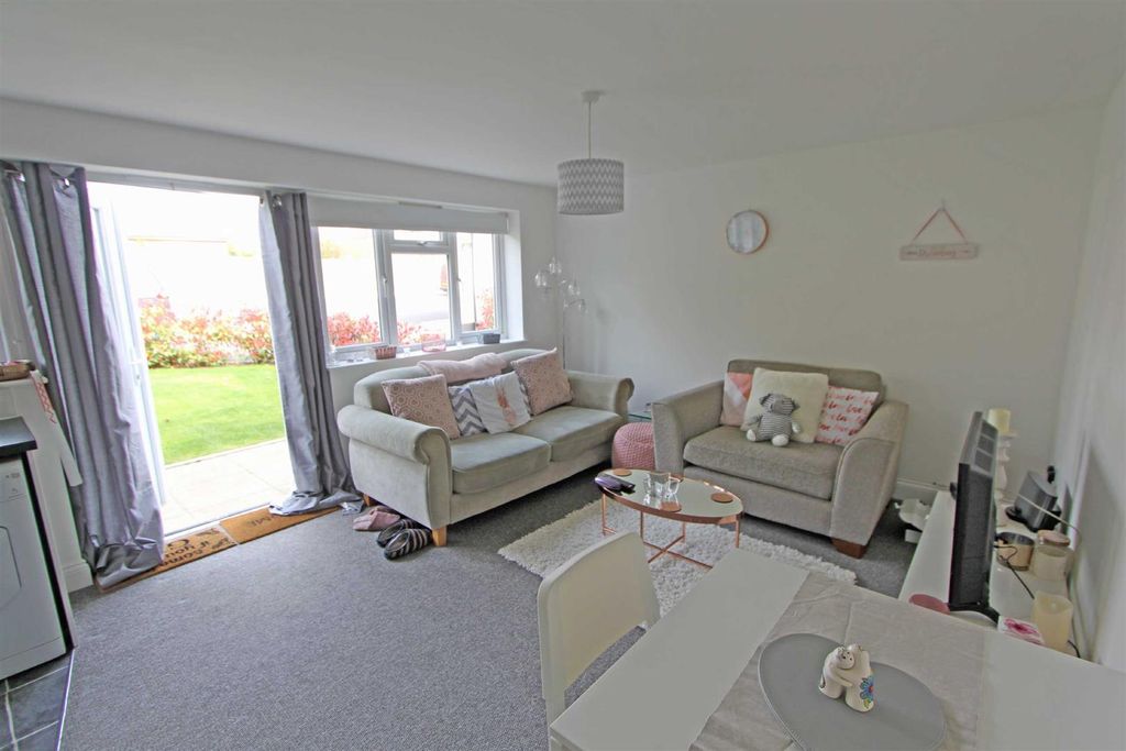 Property photo 2 of 8