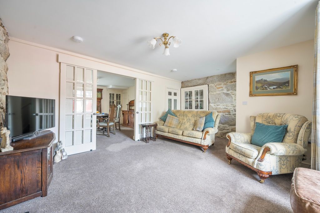 Property photo 3 of 19 5259455