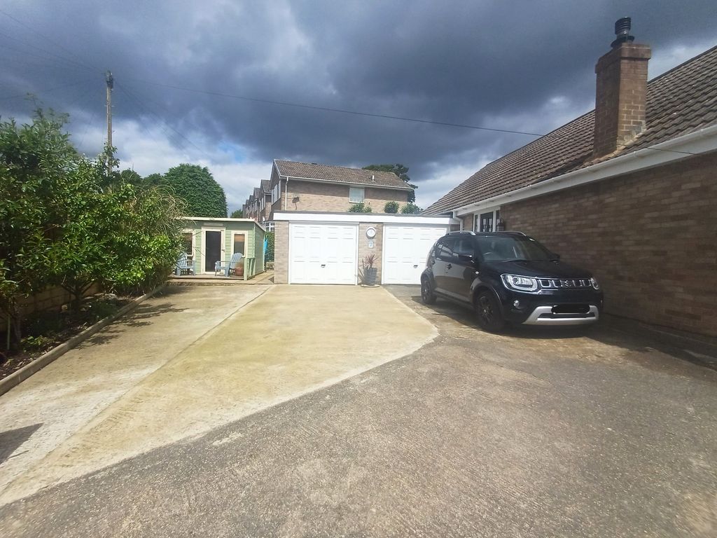 Property photo 3 of 26 Garages &amp; Summer House