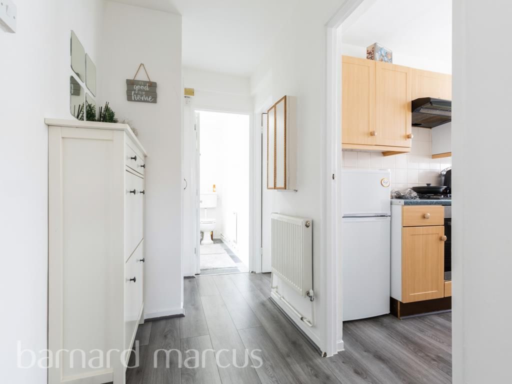 Property photo 3 of 8 Hallway