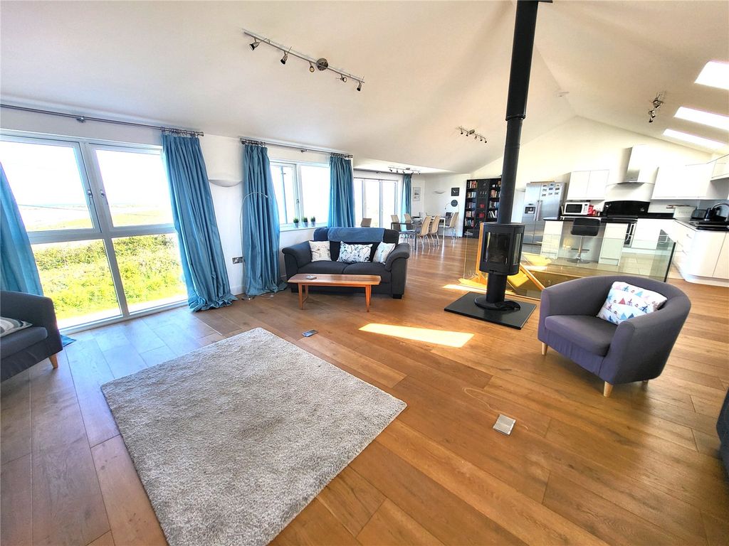 Property photo 2 of 18 Picture No. 04