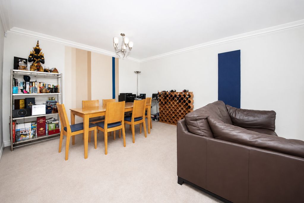 Property photo 3 of 10 Dining Area