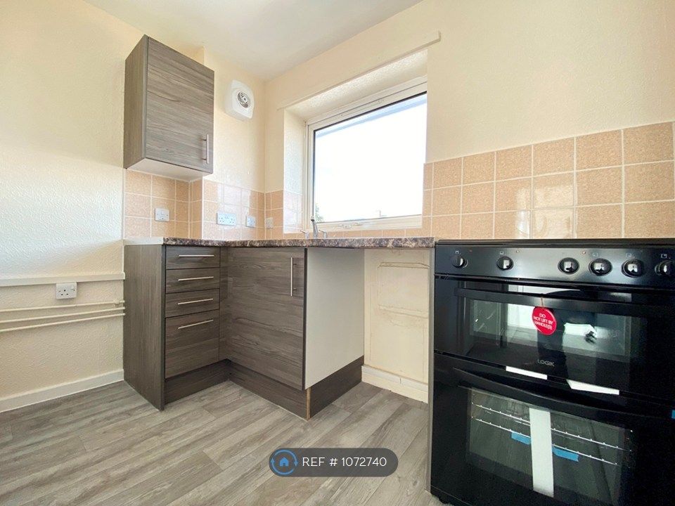 Property photo 2 of 7 Modern Kitchen