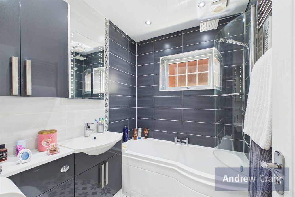 Property photo 3 of 15 Bathroom