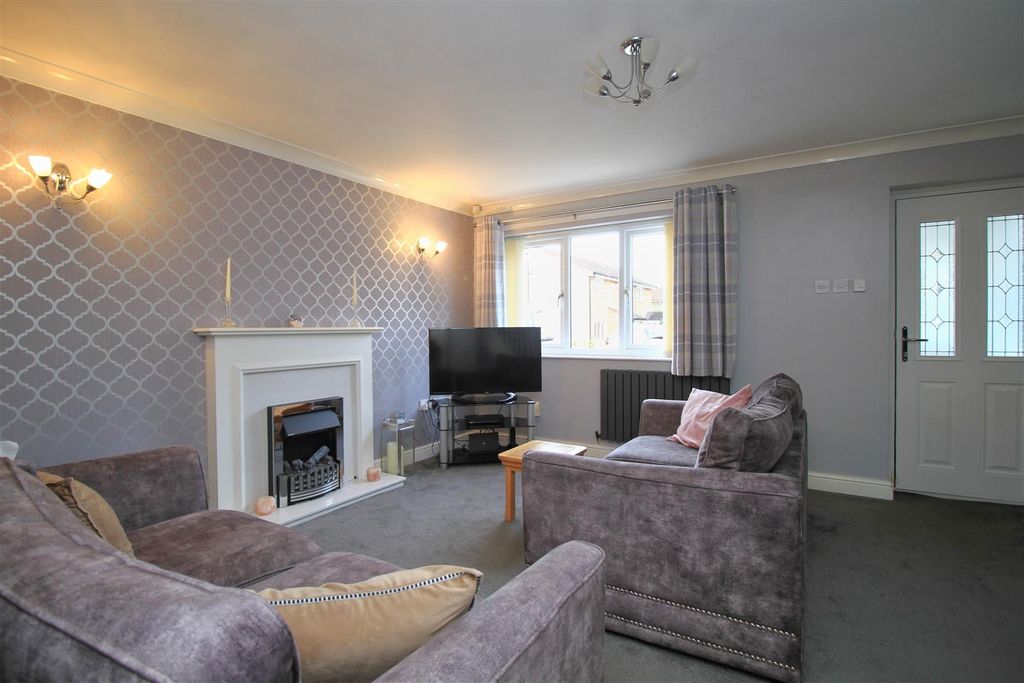 Property photo 3 of 15 Lounge.Jpg