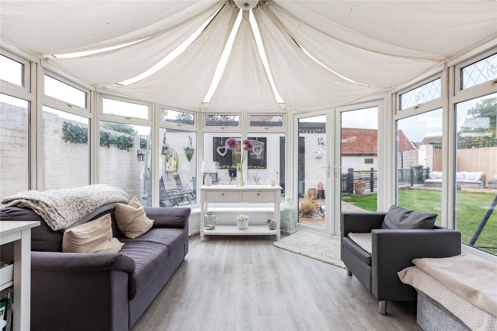 Property photo 2 of 13 Conservatory