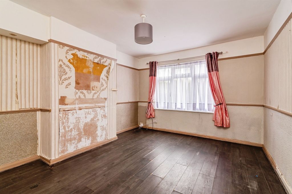 Property photo 2 of 20