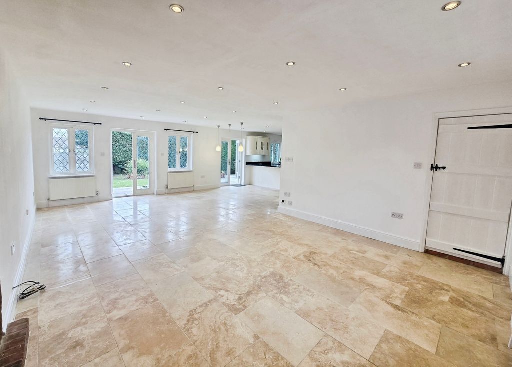 Property photo 2 of 19 Pbox-Img.Jpg