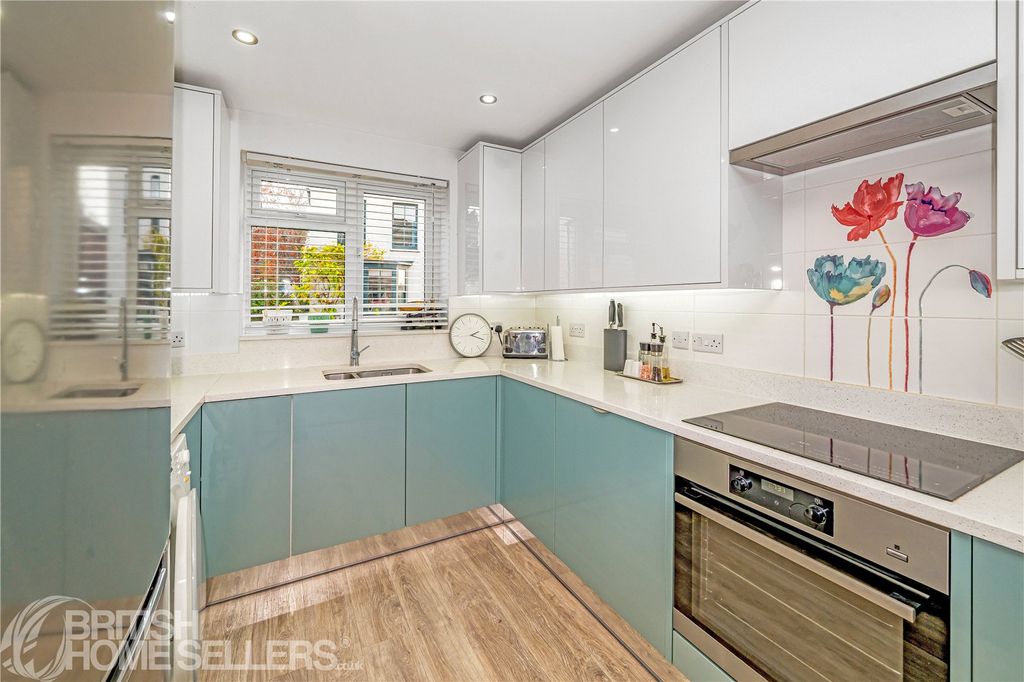 Property photo 2 of 15 Picture No. 17