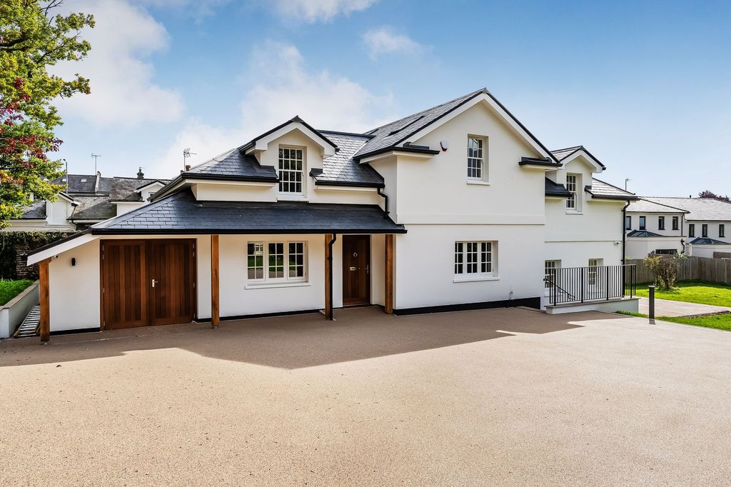 Property photo 1 of 51