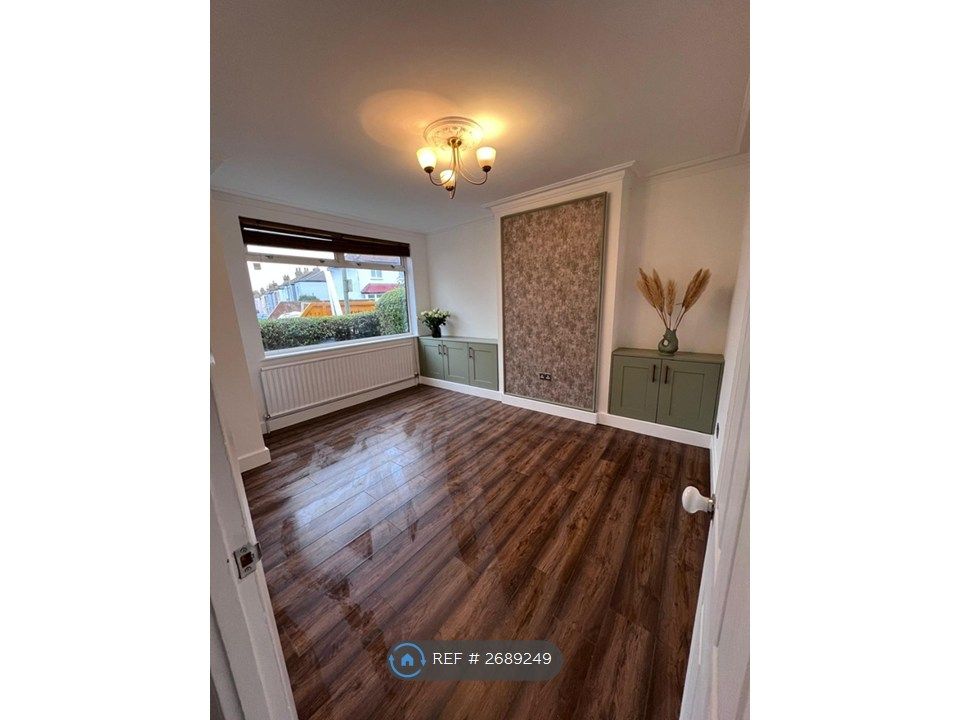 Property photo 2 of 29 Downstairs Reception/Bedroom