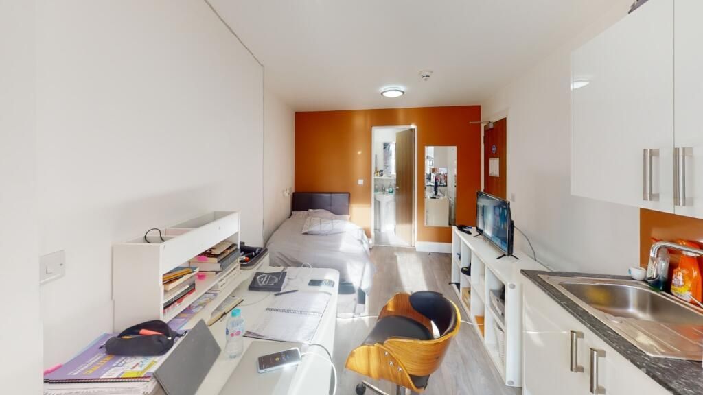 Property photo 2 of 4 This Inviting Double Bedroom Features A Cozy Atmos...