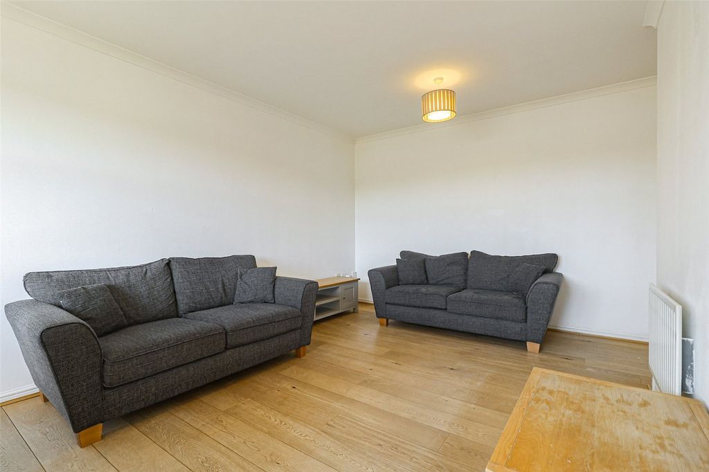 Property photo 2 of 16 Picture No. 11