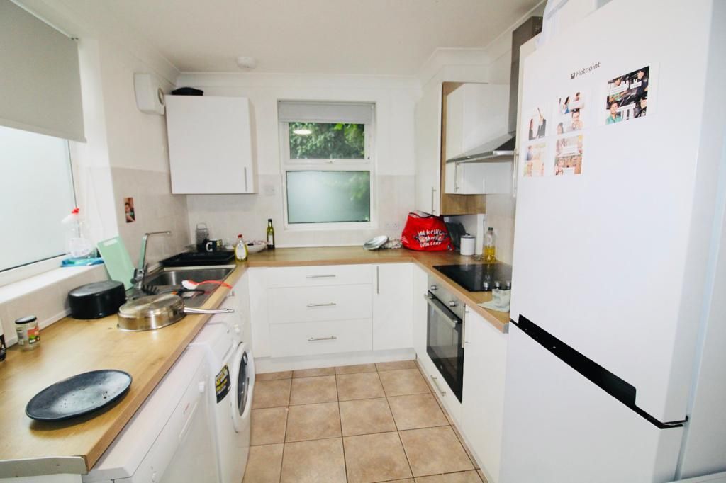 Property photo 2 of 10 Kitchen